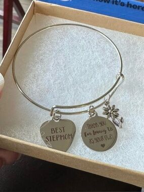 Best Stepmom Silver Charm Bangle Bracelet